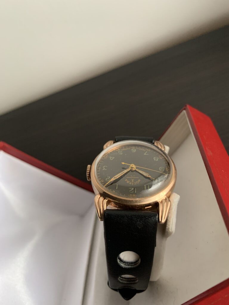 Gold Moskva watch case up