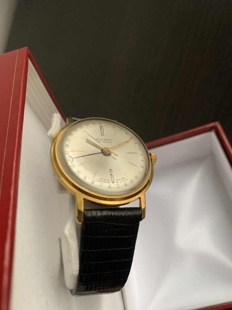 Kosmos Soviet watch case down