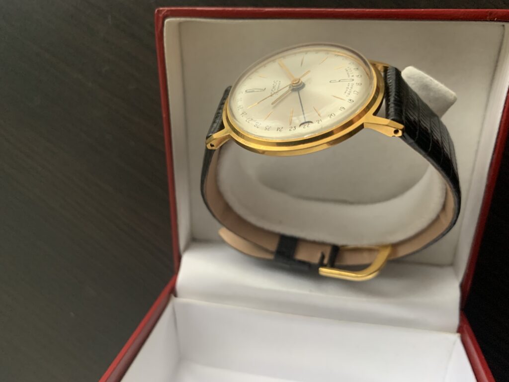 Kosmos Soviet watch case left