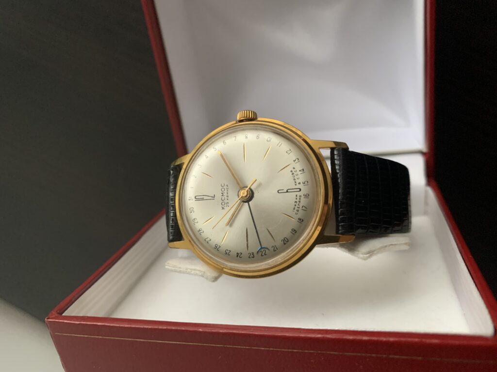 Kosmos Soviet watch horizontal