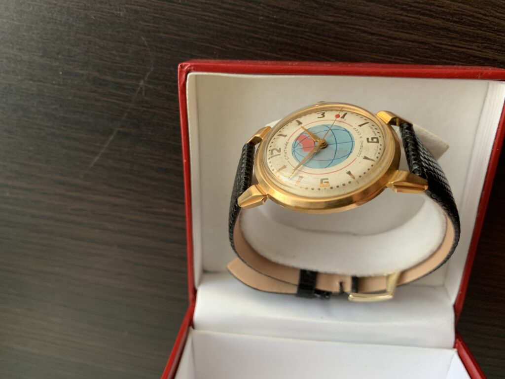 Sputnik White Dial Gold Plated case left