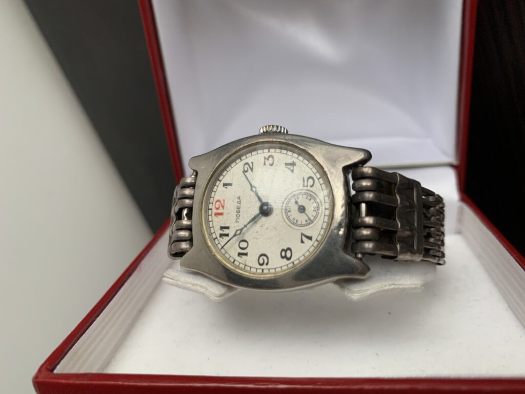 Silver case pobeda horizontal