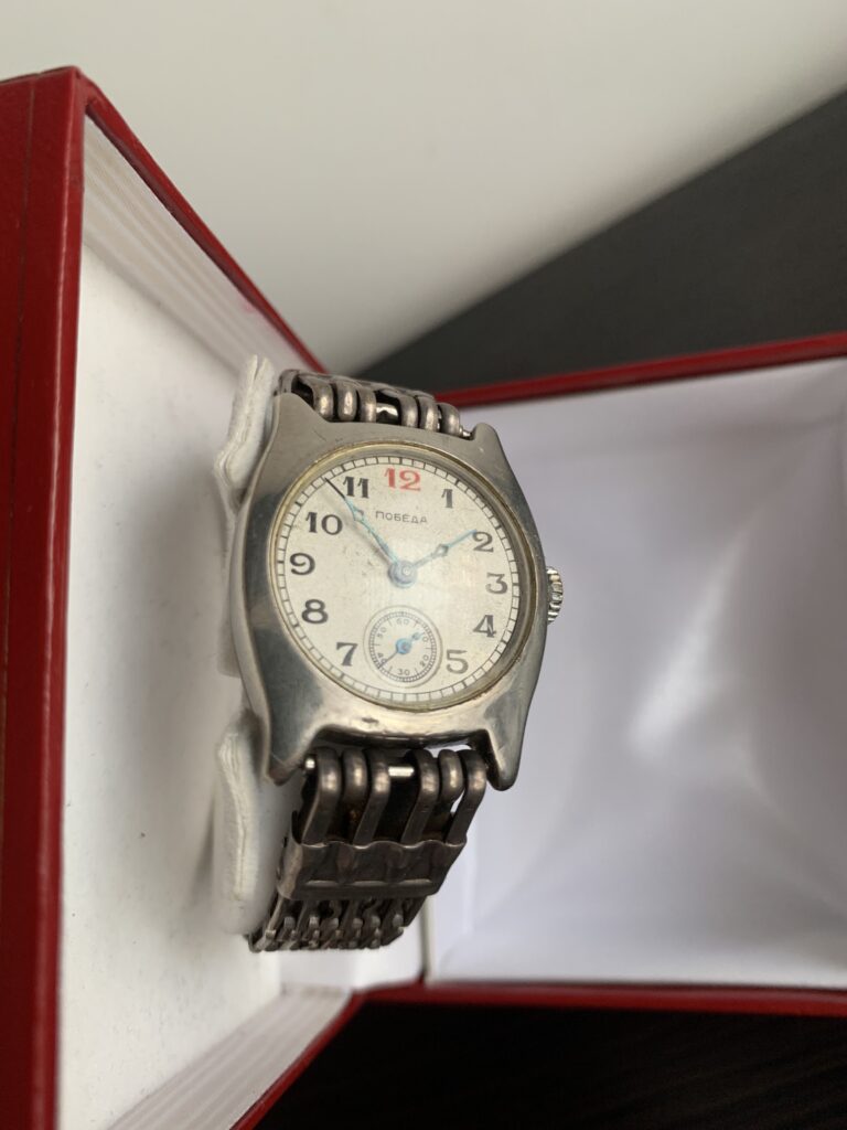 Silver case pobeda dial